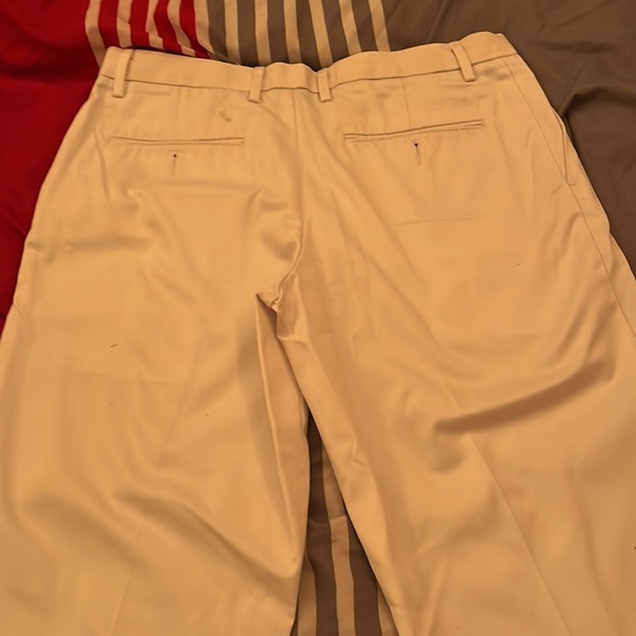Dockers 33x34 white khaki pants - Picture 3 of 5